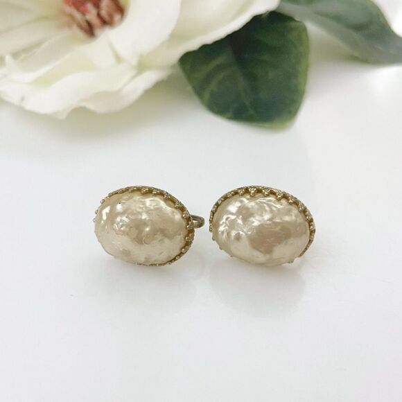 Vintage Cora Pearl Screw Back Earrings - Picture 1 of 4